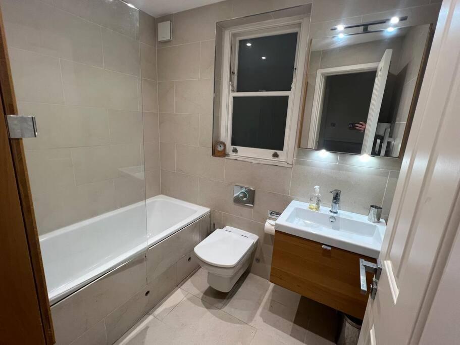 Four Bedroom Modern Victorian Wandsworth House Лондон Экстерьер фото